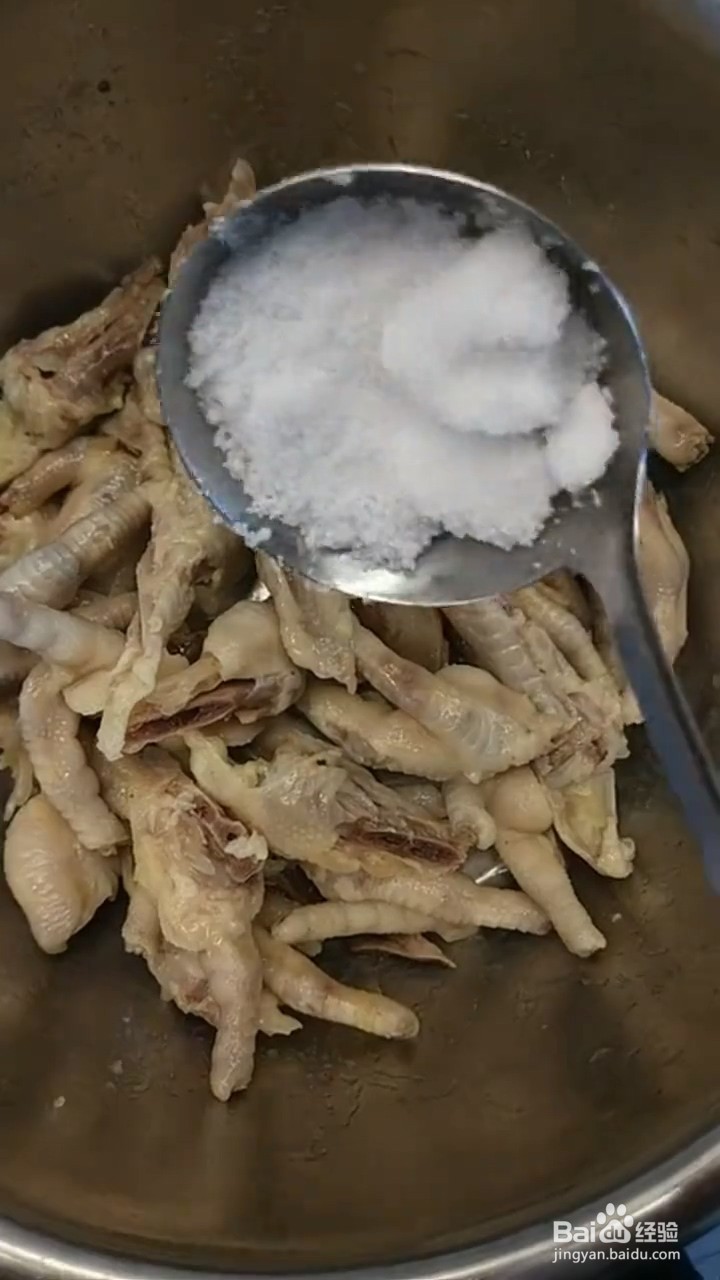 怎样在家正确自制辣白菜酱拌鸡爪