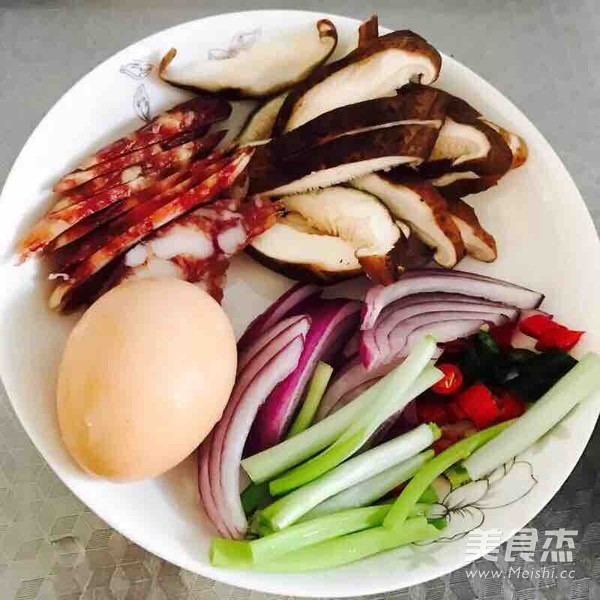 腊肠炒米粉的做法