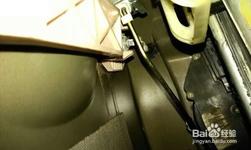 汽车门锁从里面打不开怎么办