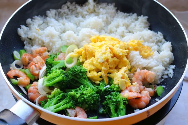 西蓝花虾仁炒饭