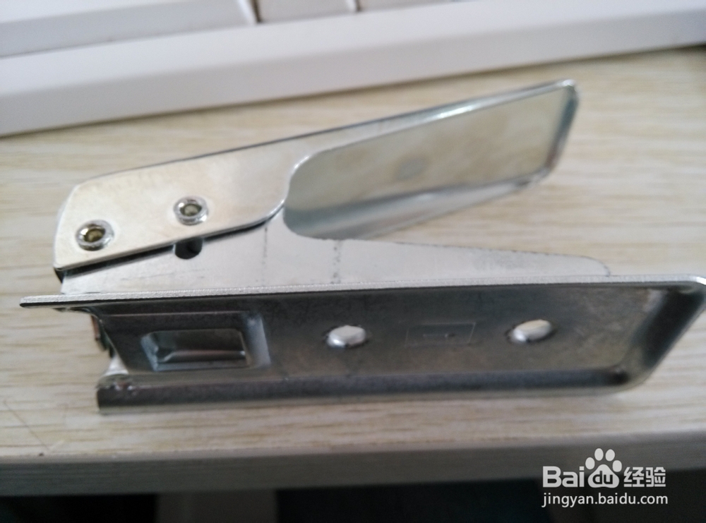 教你们如何用剪卡器剪成micro sim大小