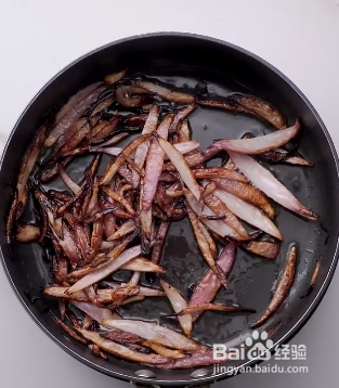 酱香浓郁的土豆卤肉饭