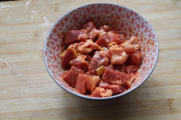 黑乐砂锅烤牙签肉