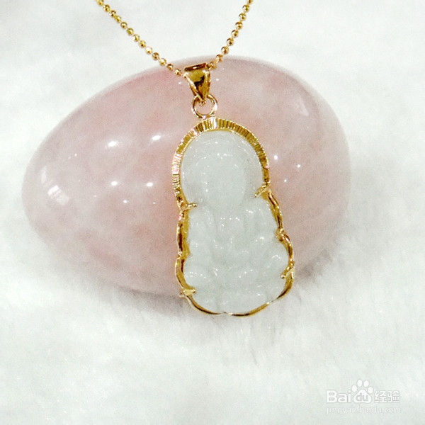 佩戴观音吊坠,是硬玉的好还是软玉的好?