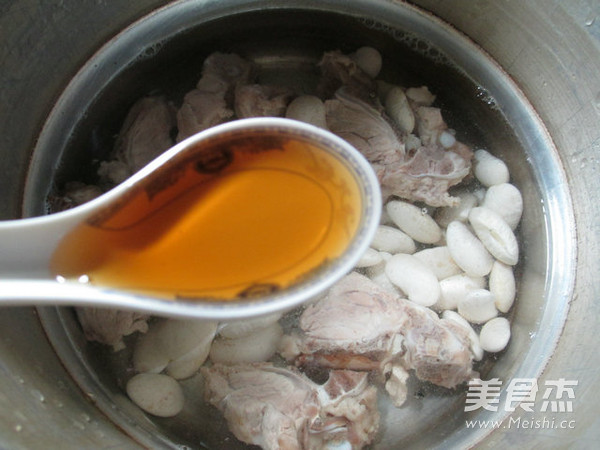 白芸豆青菜龙骨汤