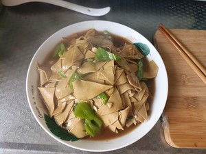 豆皮炒青椒的做法