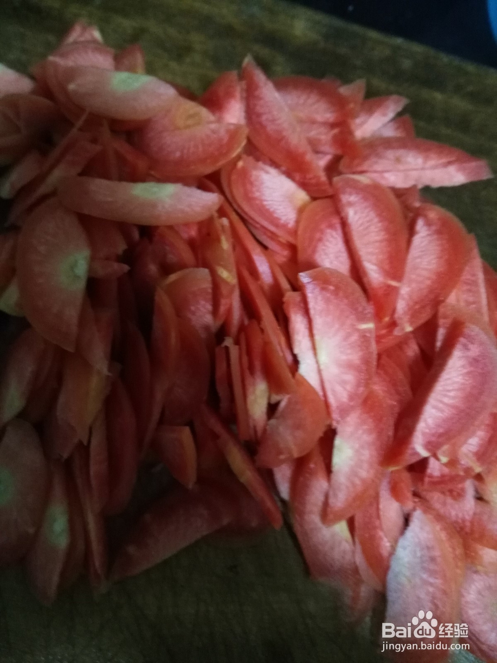 怎么做一道美味的胡萝卜炒肉？