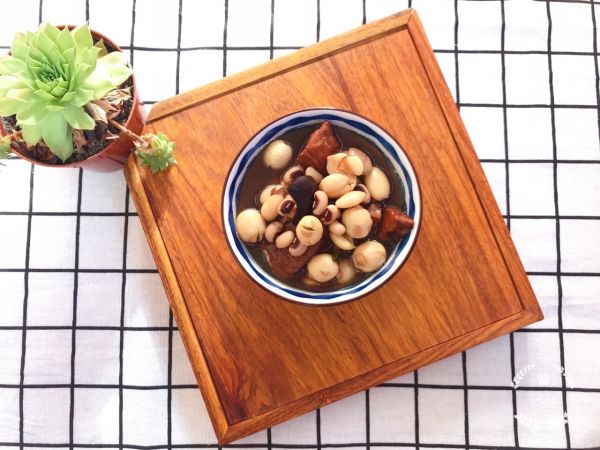 莲子芒果核煲瘦肉