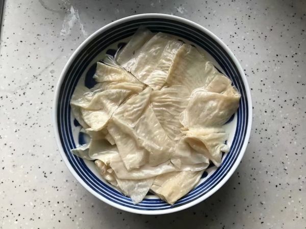 白菜腐皮炖五花肉