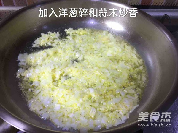 家庭版汤汁浓郁的意大利面