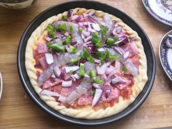 自制海鲜至尊披萨