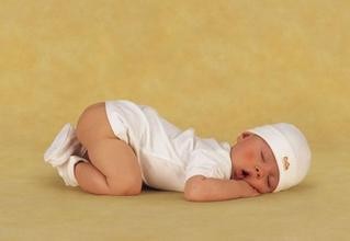 如何预防宝宝坠床