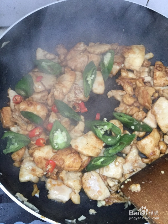 青蒜腐竹烧肉的做法