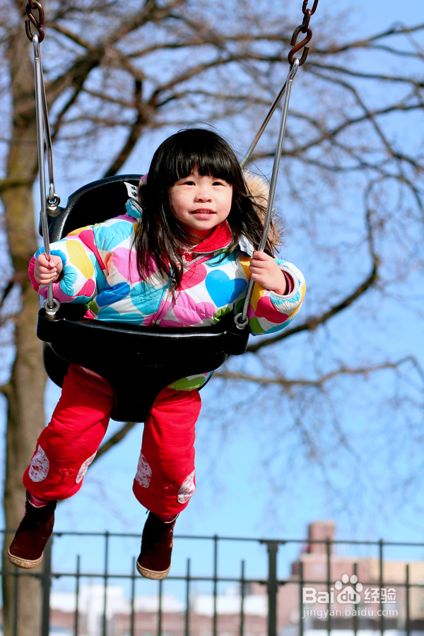 美国社区儿童乐园钻猪笼(组图)