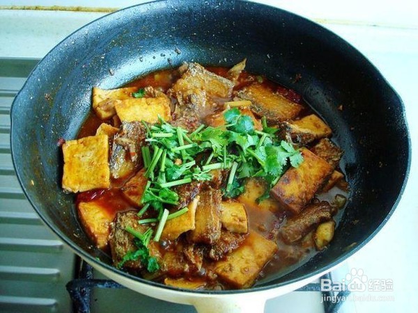 带鱼炖豆腐的做法