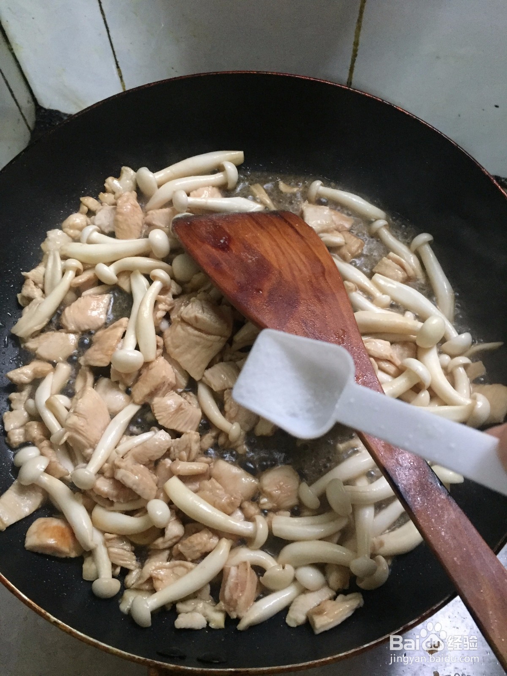 怎样做蘑菇炒鸡脯肉