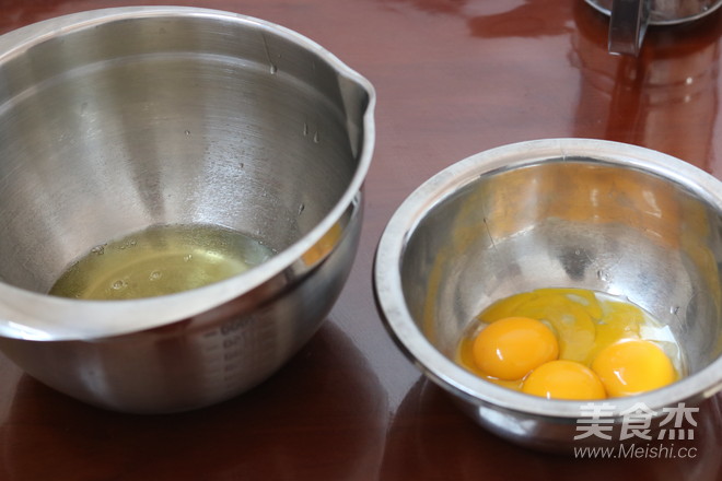 菠菜草莓奶油卷