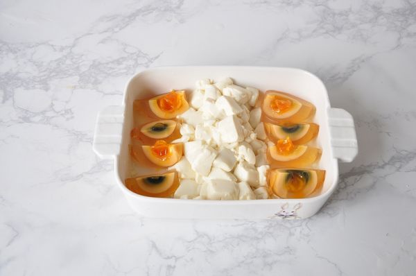 黄金皮蛋拌豆腐