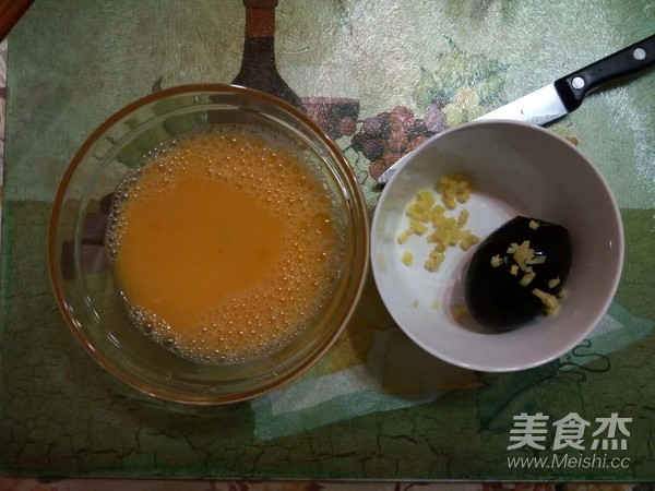 姜末松花蒸蛋