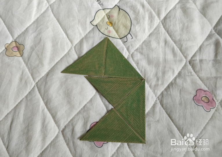 用九巧板怎么拼一个练习蒙古舞的小哥哥呢？