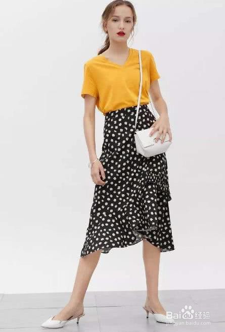 碎花雪纺半身裙如何穿搭比较好看