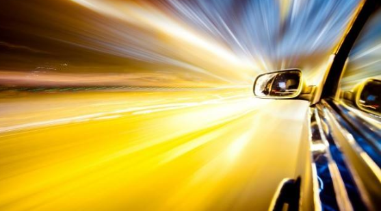 为什么说速度与位移和时间无关