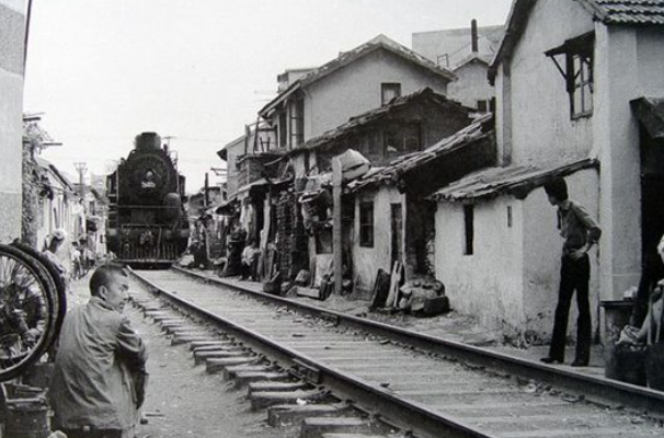 中国第一条铁路是什么