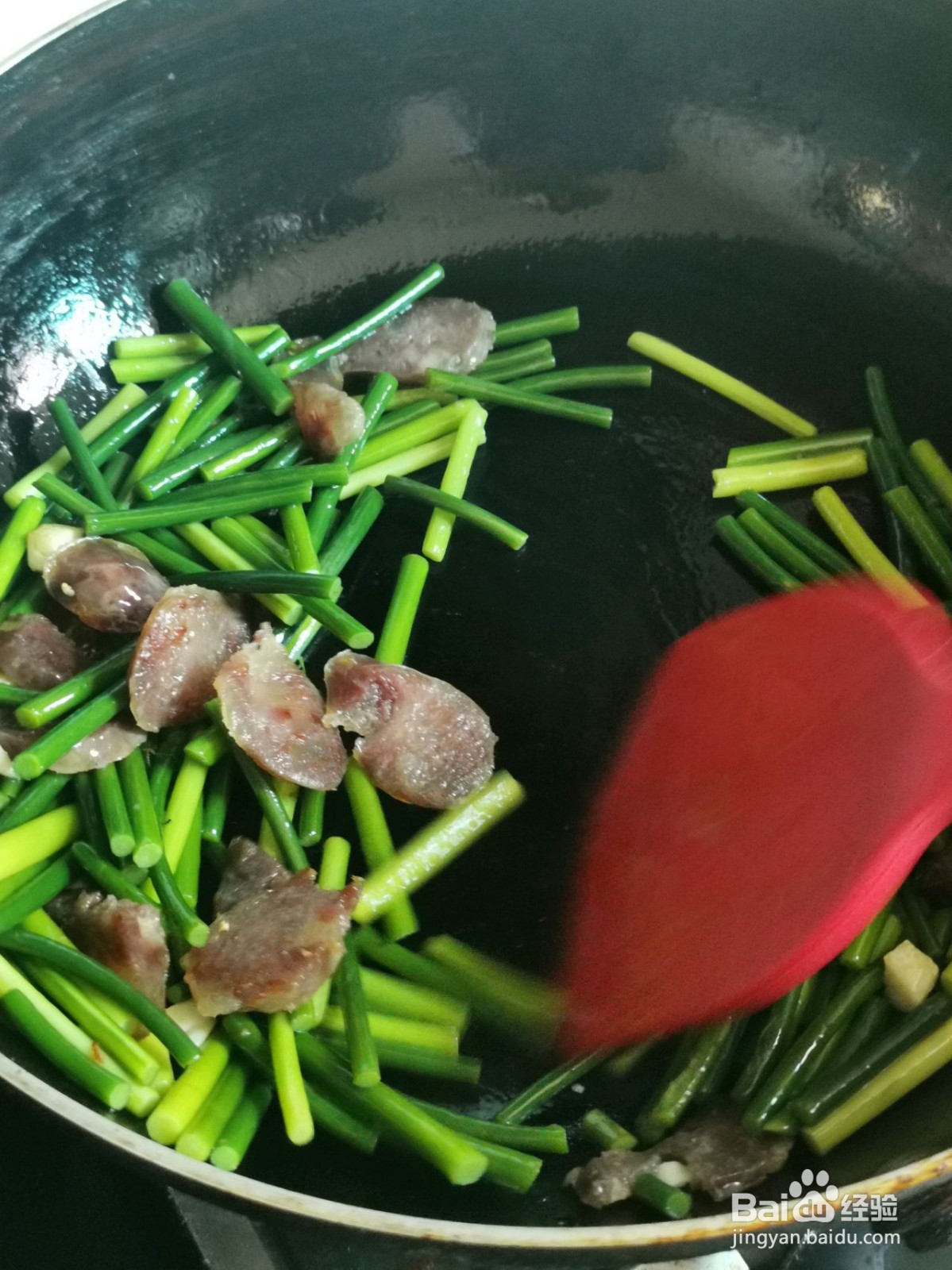 蒜苔炒腊肠的做法