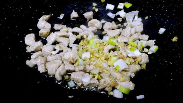 葱油蒜薹土豆肉