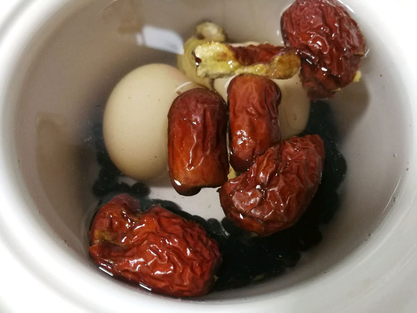 当归红枣黑豆炖蛋
