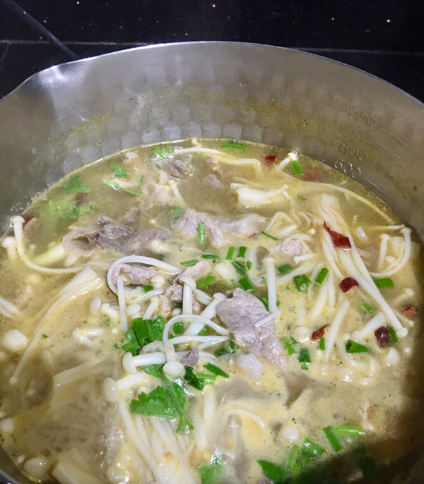 酸汤猪肉金针菇