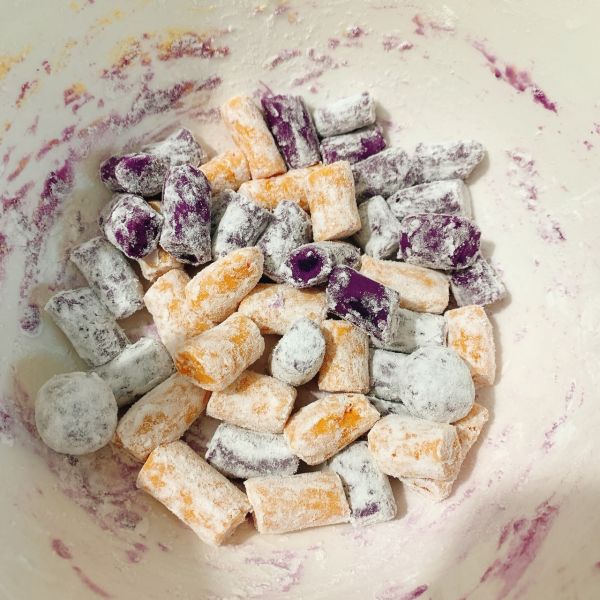 夏日甜点三色芋圆红豆椰奶