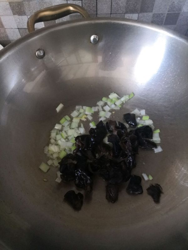 黄瓜黑木耳炒番茄鸡蛋