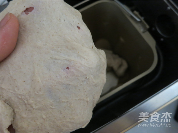 金枪鱼贝果三明治