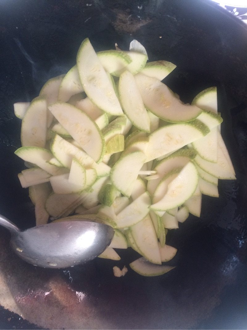 角瓜炒鸡蛋，味道真的棒极了！