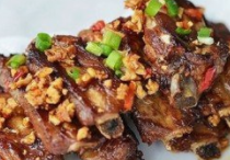 简单易学的家常菜：蒜香排骨