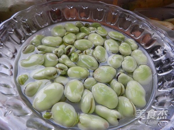 蚕豆炒鸡蛋的做法
