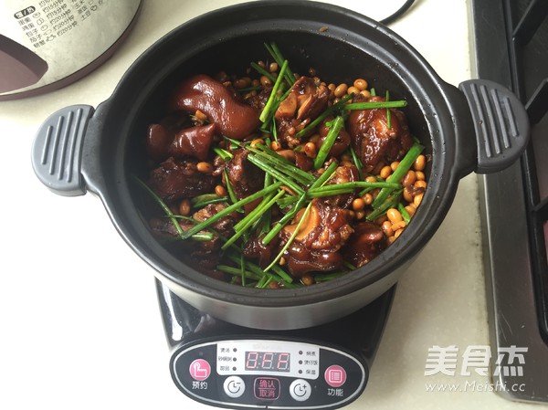 香甜软糯-黄豆焖猪蹄
