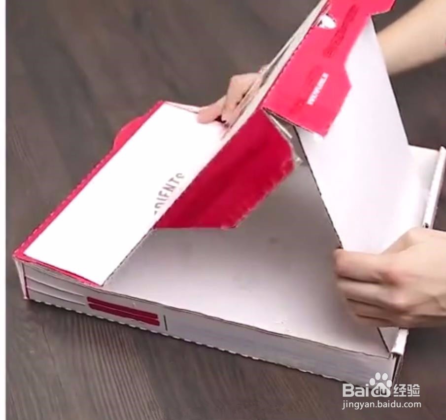 披萨盒也有大用处，披萨盒秒变临时画架！