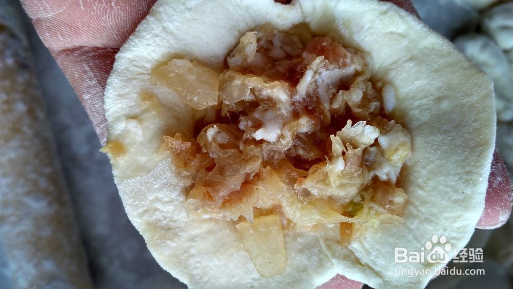 白菜猪肉馅饺子的制作