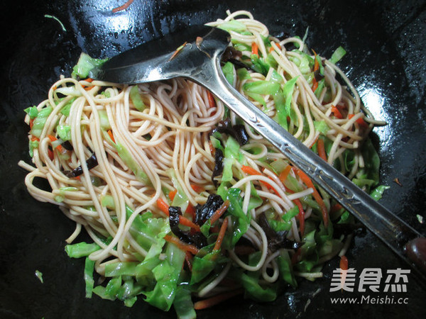 酱油素炒面的做法