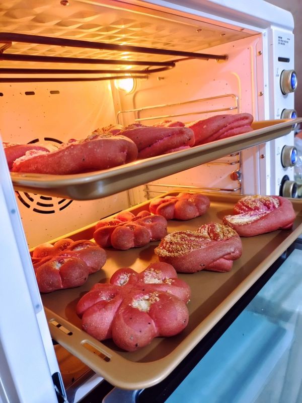 火龙果椰蓉面包