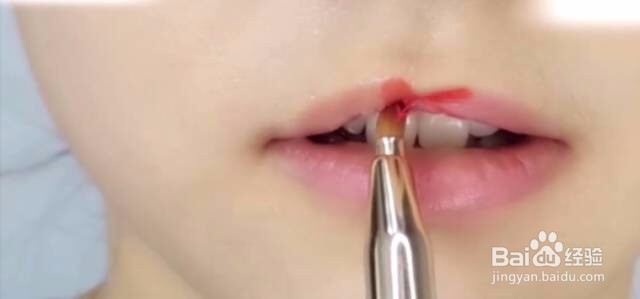 自贡玲丽彩妆教大家如何用一支口红化出八种唇妆