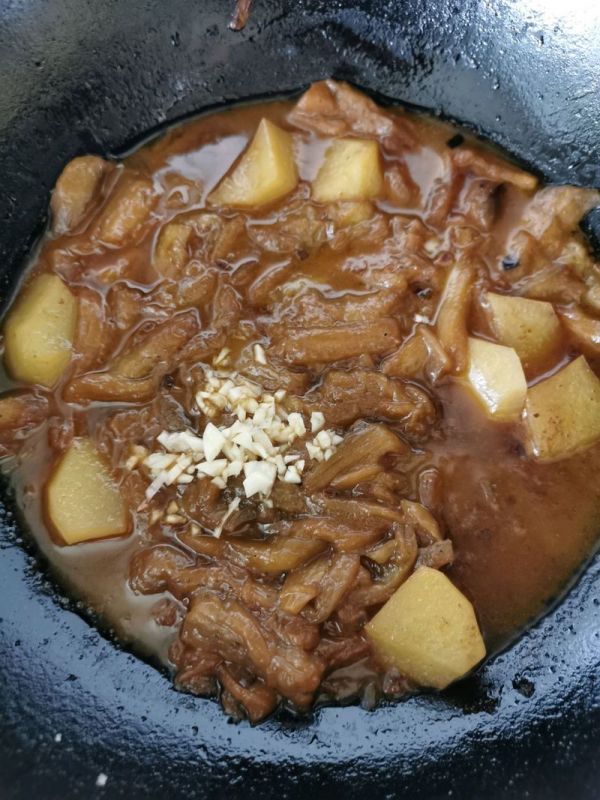 我们约饭吧茄子炖土豆