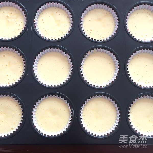 草莓奶油纸杯蛋糕