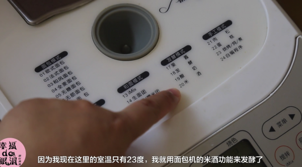 蛋黄肉松拉丝软欧包