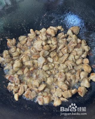 洋葱炒鸡腿肉怎么做？