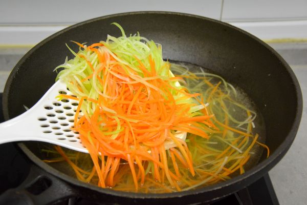 凉拌芹菜豆芽粉丝