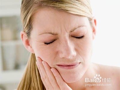 治疗口腔溃疡，除了用药，还能怎么办？