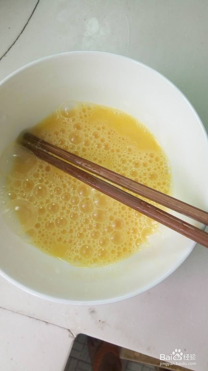 <b>西红柿鸡蛋黄瓜炒米饭的做法</b>